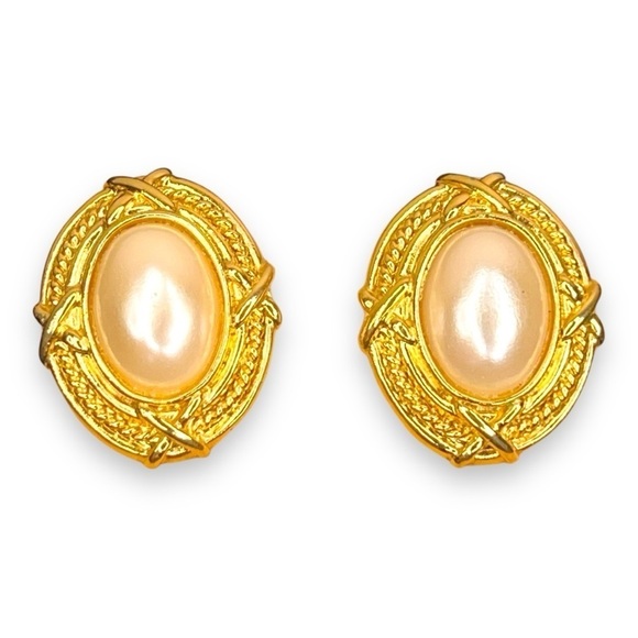 Jewelry - VINTAGE PEARL EARRINGS POST BACK GOLD IVORY WEDDING EVENT PARTY COCKTAIL GIFT